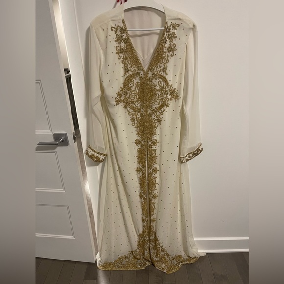 White caftan - Picture 1 of 4